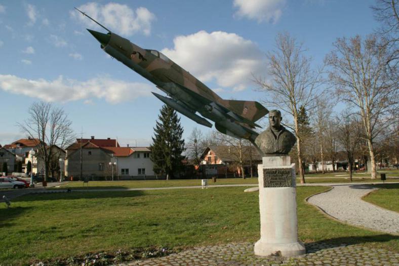 spomenik-park-rudolfu-perisinu-tz-162.jpg