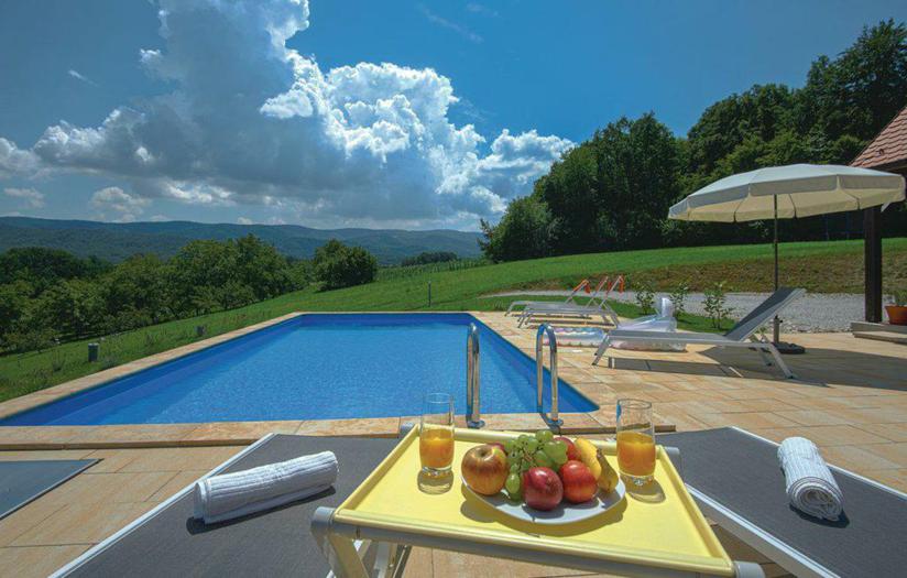 ccc244_pool_02.jpg